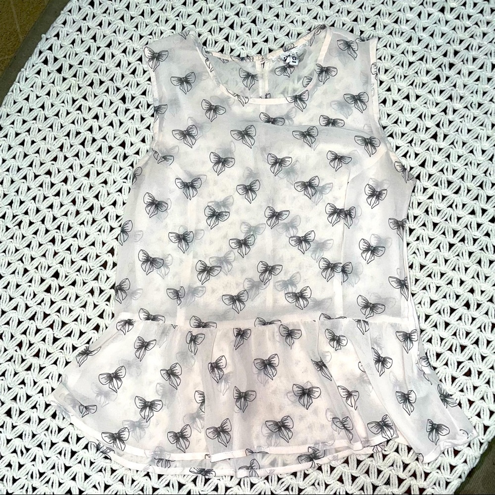 Sleeveless shirt